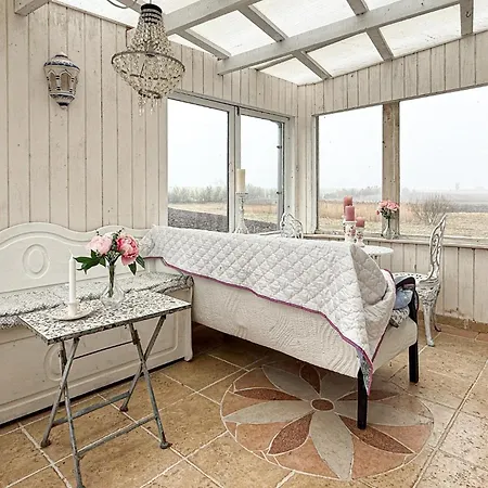 2 Bedroom In *